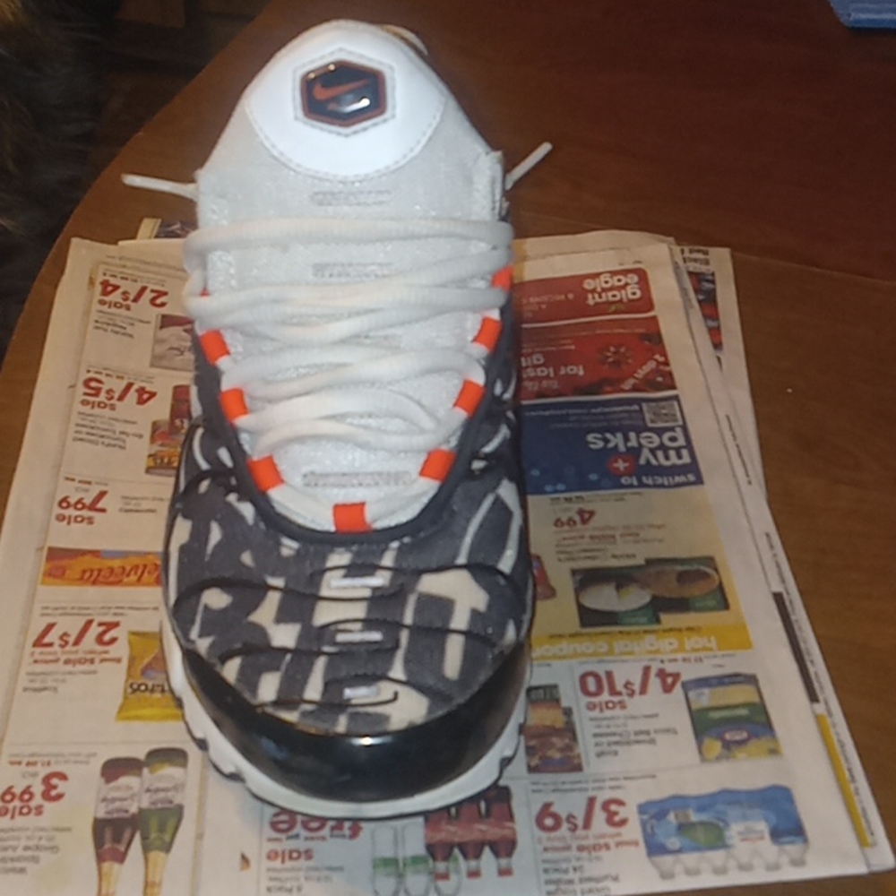Nike Shoes - Picture 8 of 16